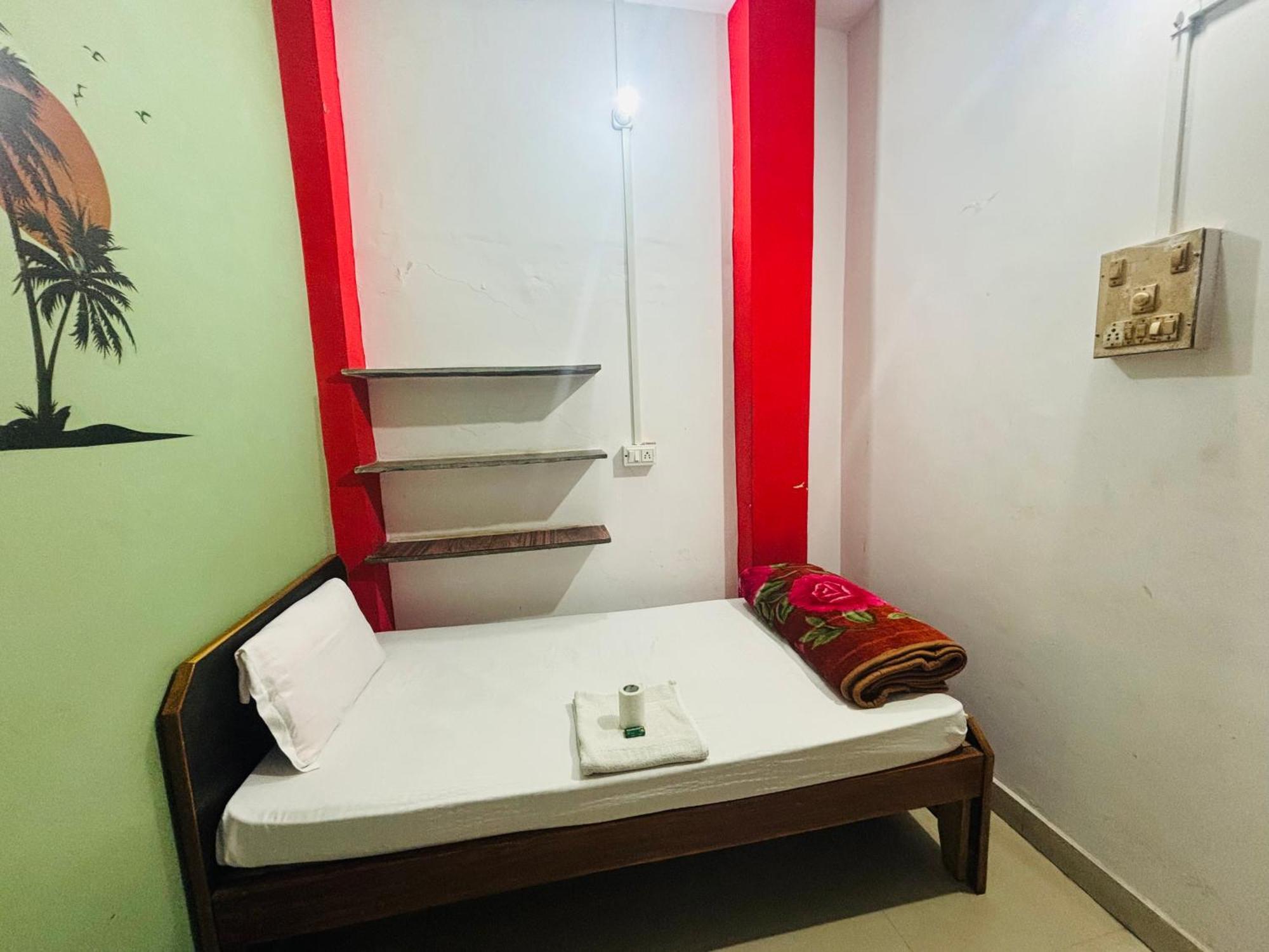 Indra Paying Guest House Váránaszi Kültér fotó